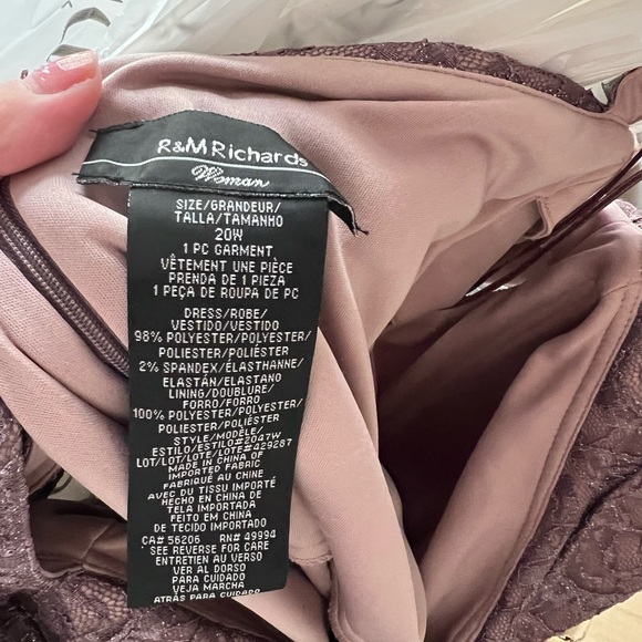 Purple/mauve lace mother of the bride/grr dress from David’s bridal - Picture 3 of 4